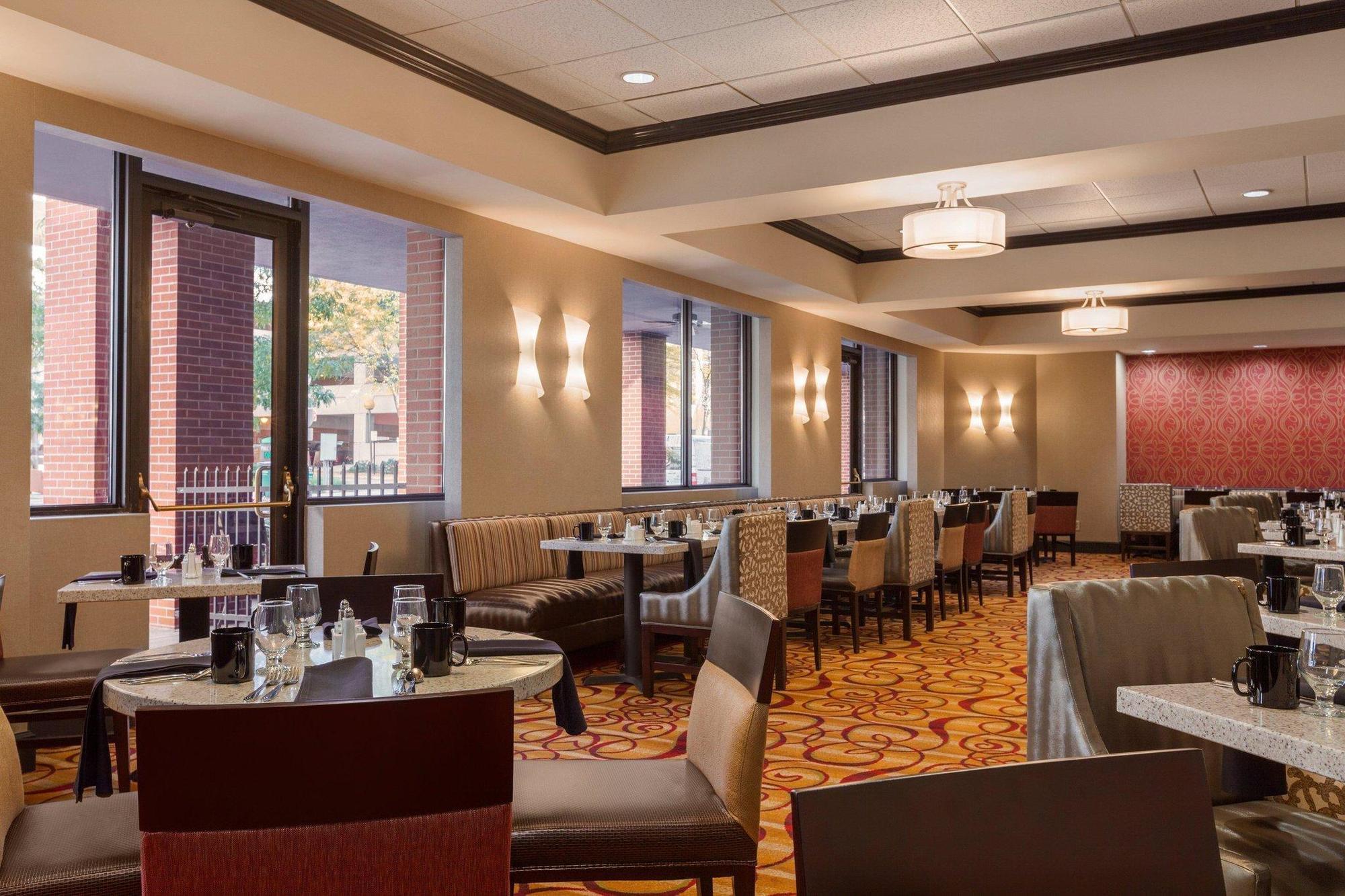 Hilton Fort Wayne At The Grand Wayne Convention Center (Adults Only) Zewnętrze zdjęcie